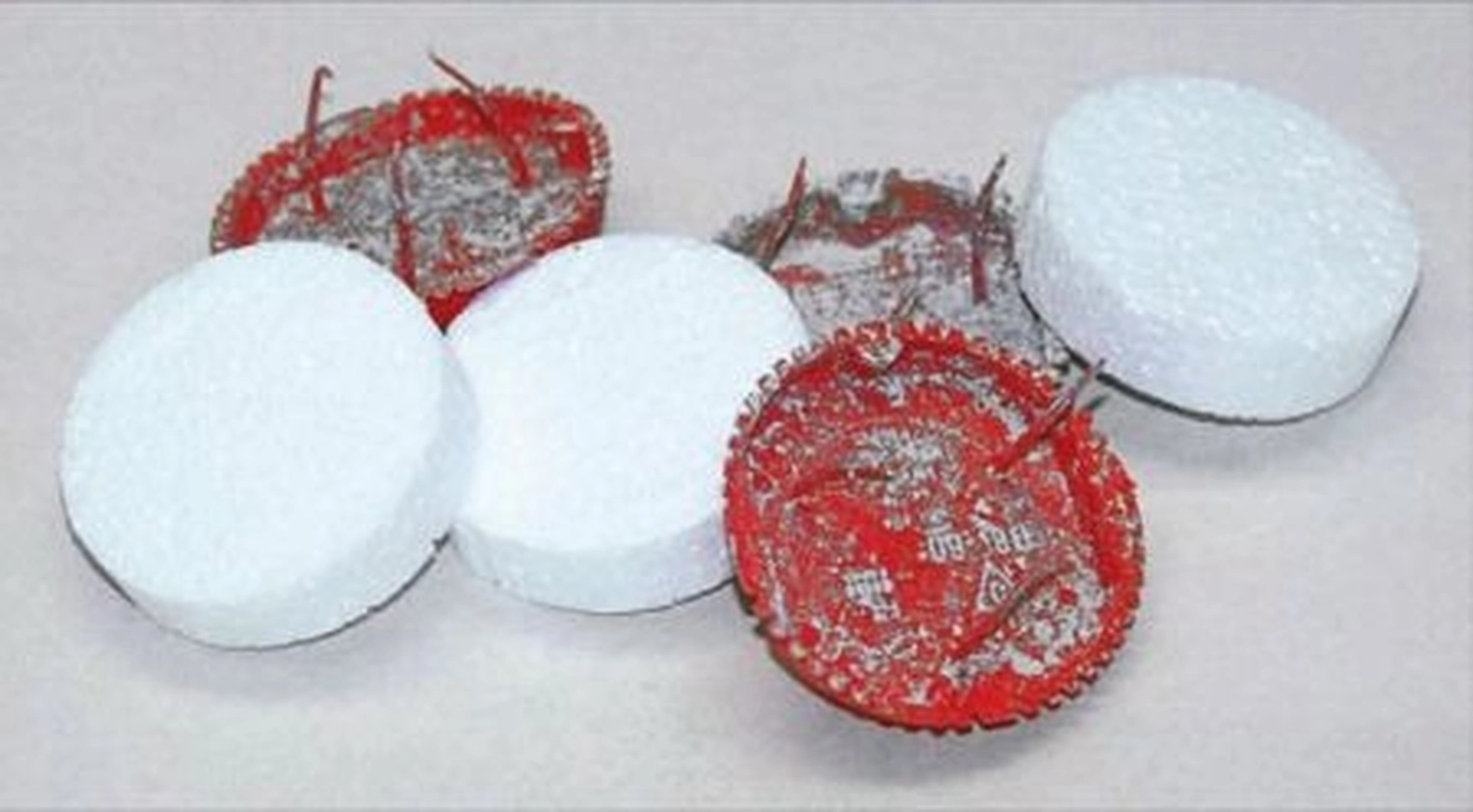 Bauer - Elektrodosensysteme GmbH - Die abgebildeten Gegenstände sind selektive Filter für die Verwendung mit speziellen Gassensoren.